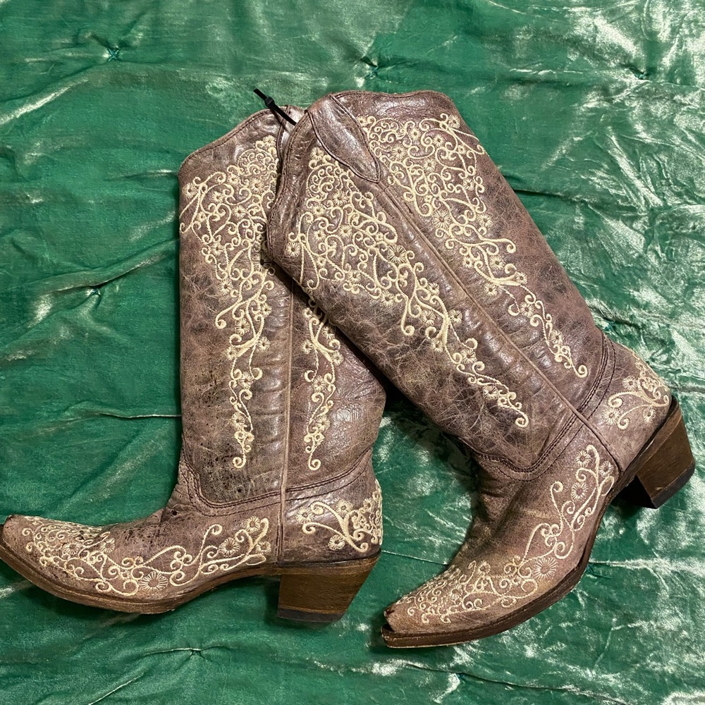 Corral Brown Embroidered Heeled Boots